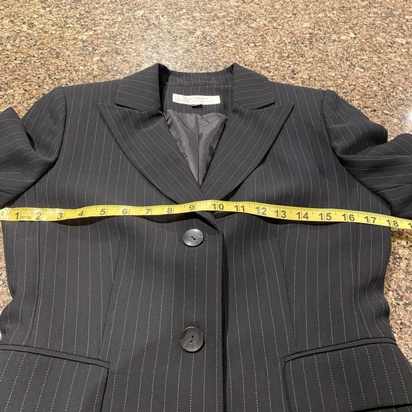 TAHARI Arthur S. Levine from Holt Renfrew Black with Pinstripes Jacket Size 4 - Picture 11 of 11
